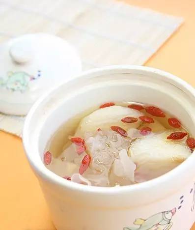 清肺食谱银耳雪梨羹做法