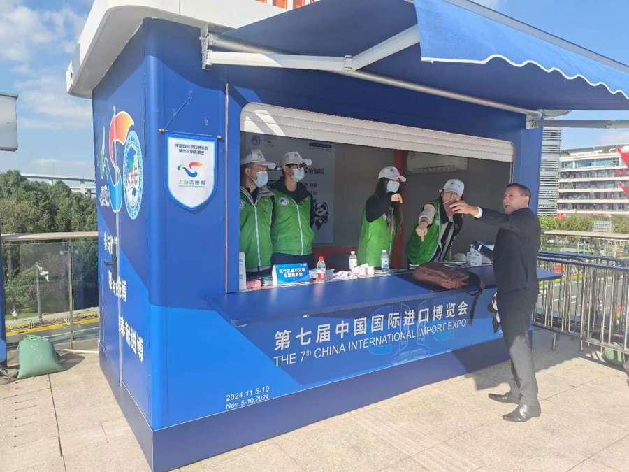 每年此时,她和小伙伴们都会来这里“上岗”,7年已累计服务时长1万小时