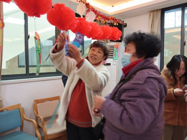 电四居委开展其乐“龙龙”闹元宵活动
